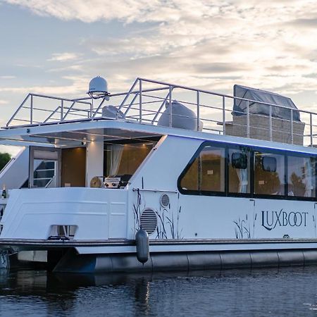 Lieblingsplatz Parey - Schwimmendes Living Luxboot Hotel ภายนอก รูปภาพ