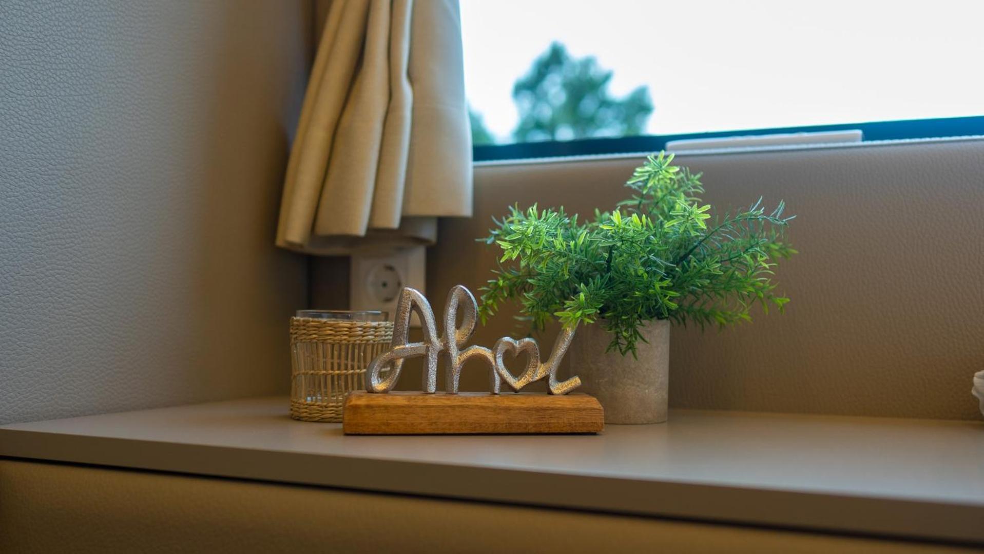 Lieblingsplatz Parey - Schwimmendes Living Luxboot Hotel ภายนอก รูปภาพ