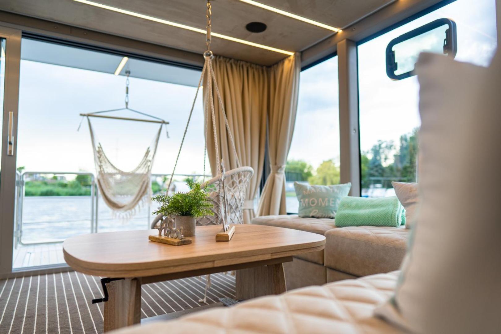 Lieblingsplatz Parey - Schwimmendes Living Luxboot Hotel ภายนอก รูปภาพ